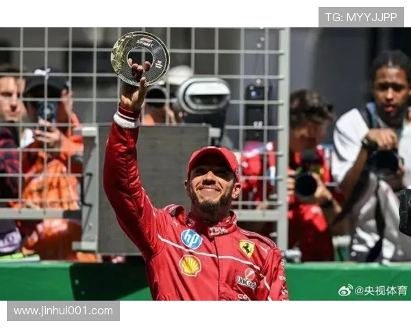 F1赛季最新动态:红牛队表现强劲 汉密尔顿与维斯塔潘激烈角逐冠军 F1赛季最新动态:红牛队表现强劲 汉密尔顿与维斯塔潘激烈角逐冠军