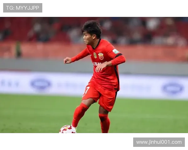 国足预赛迎关键战新帅首秀引关注年轻球员成胜负手全队备战升级