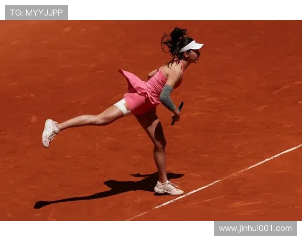 网球名将们激烈对决 新赛季国际巡回赛精彩纷呈 期待新星崭露头角