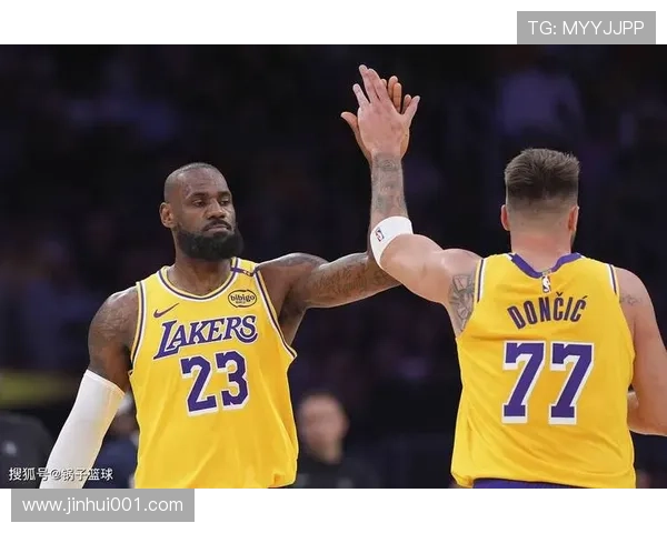 詹姆斯领衔湖人战胜火箭，夺得常规赛胜利。